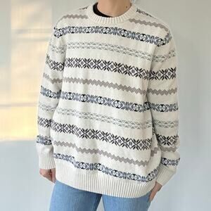 Vintage Crewneck Sweater with winter snowflake pattern mens' medium 100% cotton